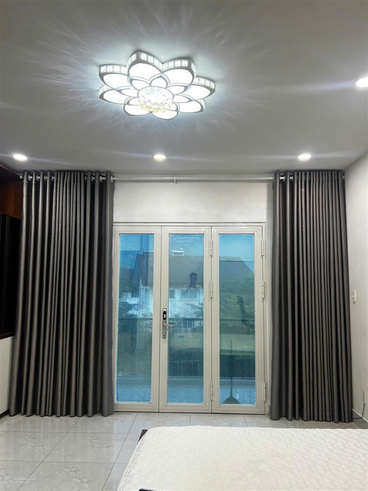 Cho thuê nhà ecolakes  biệt thự 3 tầng, 6 phòng ngủ, full nội thất mới , view công viên