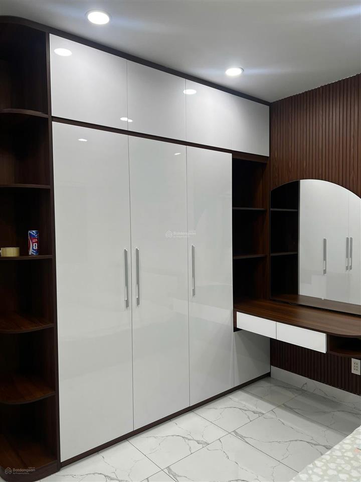 Cho thuê nhà ecolakes  biệt thự 3 tầng, 6 phòng ngủ, full nội thất mới , view công viên