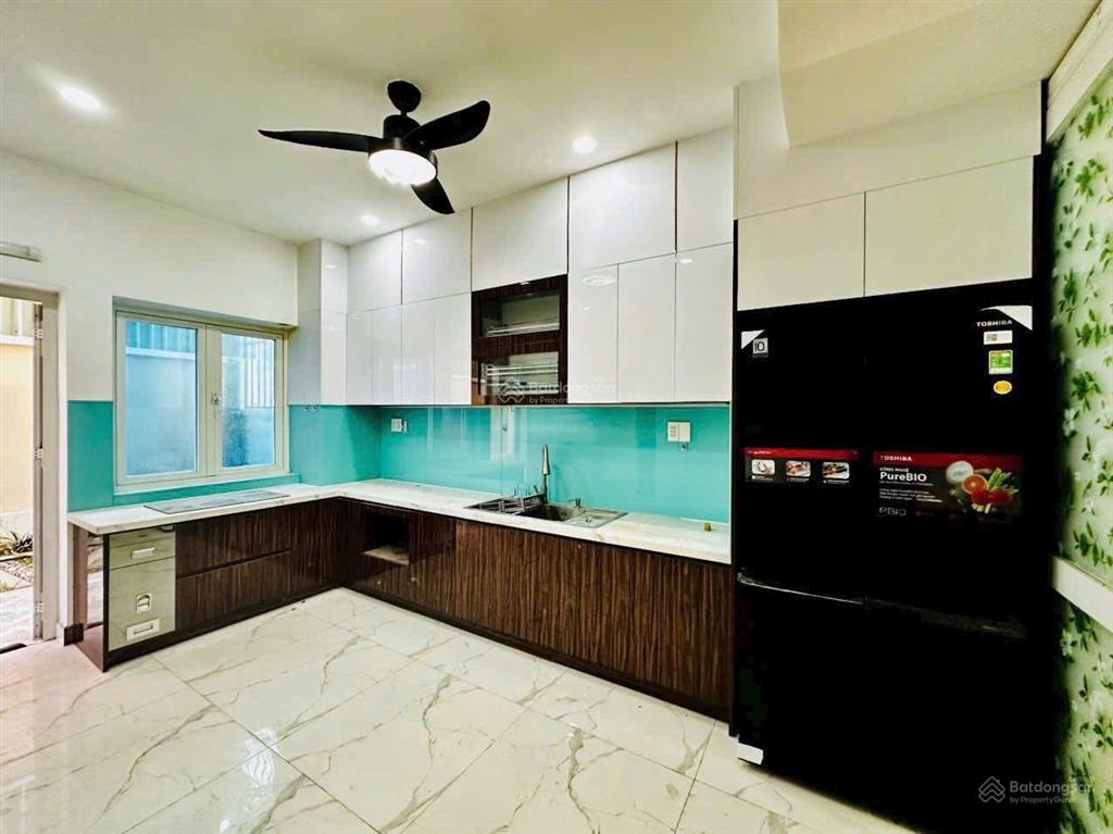 Cho thuê nhà ecolakes  biệt thự 3 tầng, 6 phòng ngủ, full nội thất mới , view công viên