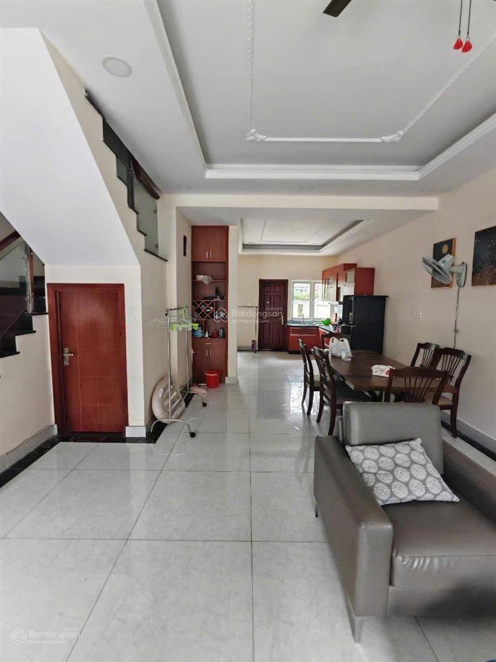 Chính chủ cần bán nhà ecolakes  view công viên  full nội thất  giá chỉ 3,2 tỷ