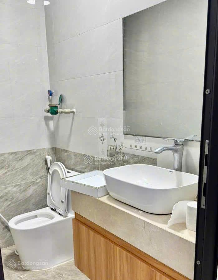Chính chủ cho thuê cửa hàng, showroom tầng 1 tòa nhà trần quang diệu, đống đa, 50m2 giá 19tr/tháng