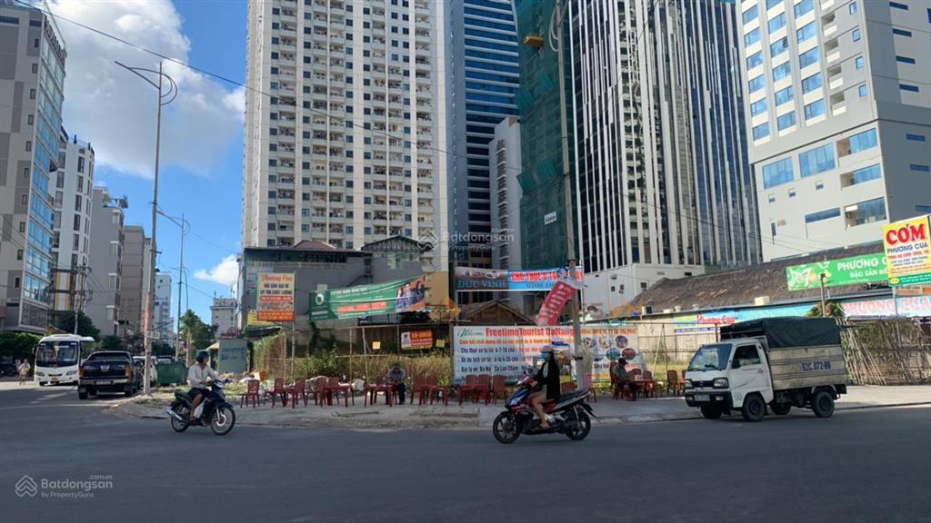 3 lô liền kề đỗ bá  cách biển 300m  trung tâm phố tây an thượng