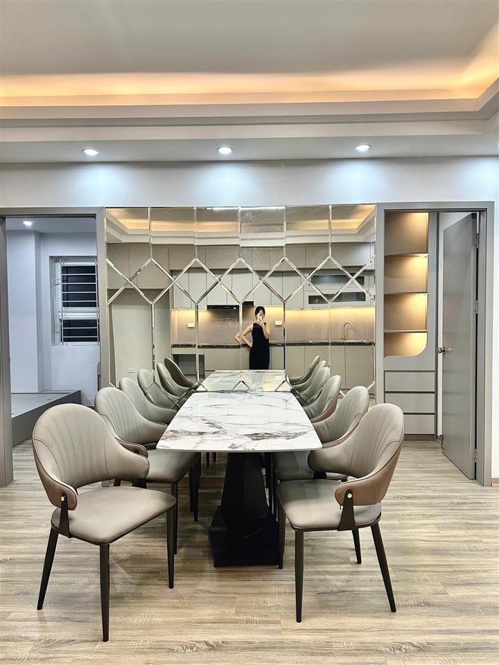 Chính chủ cần bán căn 3 phòng ngủ nội thất cơ bản như