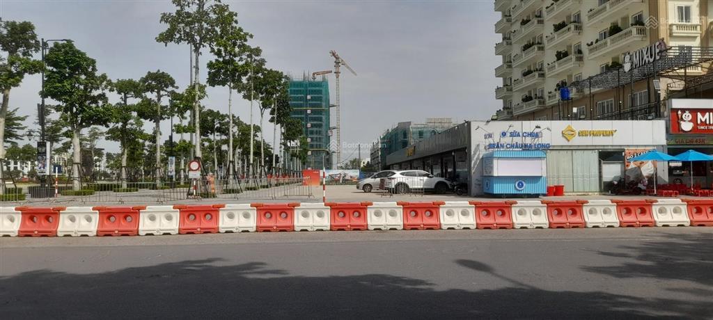 Mặt hồ xuân hương ngay sát quảng trường biển
