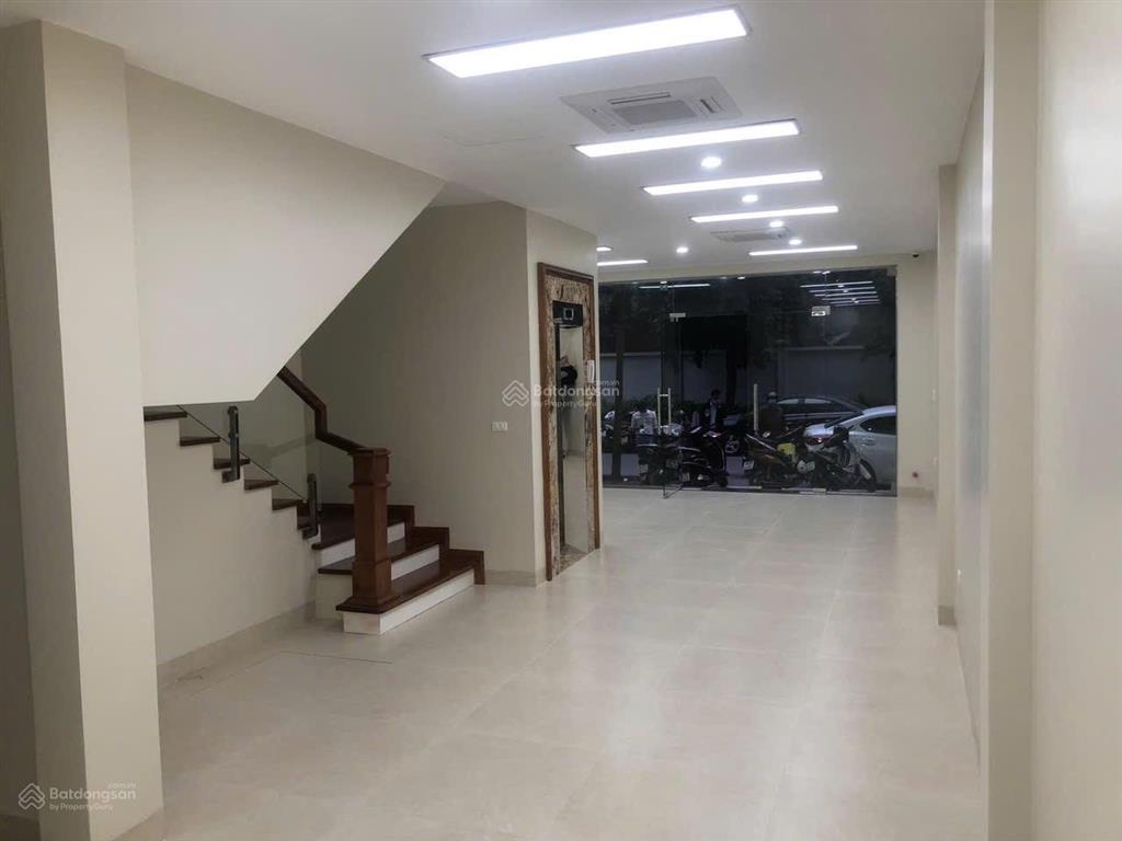 Cho thuê nguyên căn nhà liền kề 90 nguyễn tuân vị trí đẹp nhất dự án  0913 535 ***