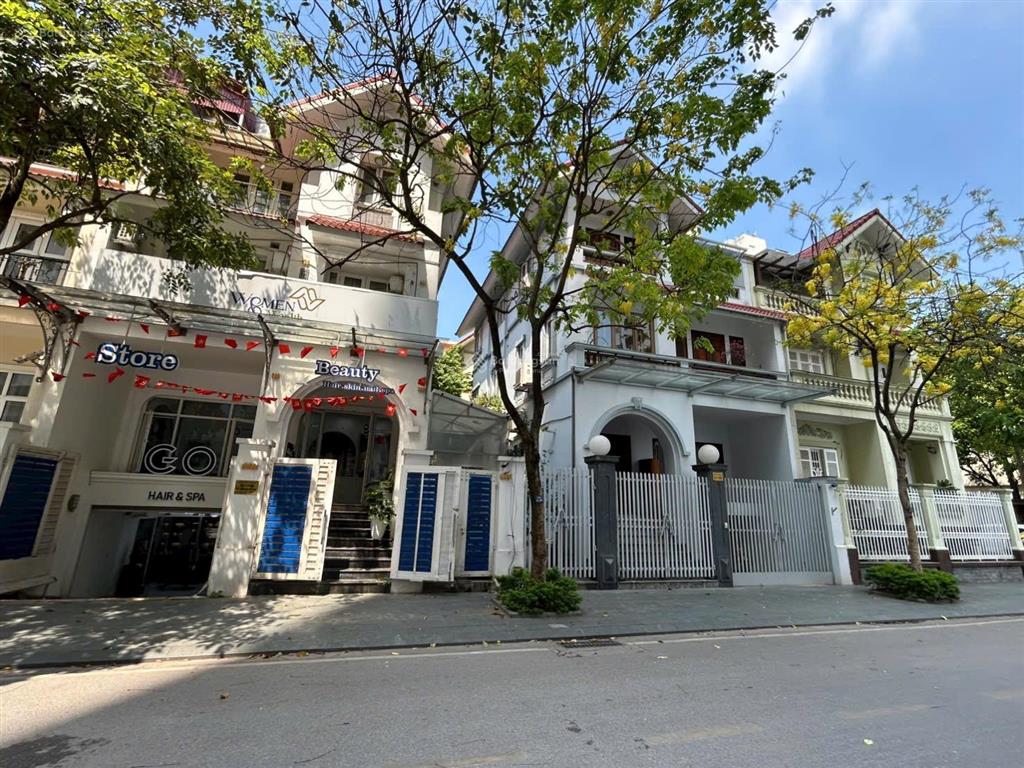 Chính chủ đi nước ngoài cần bán biệt thự hapulico 141m2 vị trí đẹp da  0913 535 ***