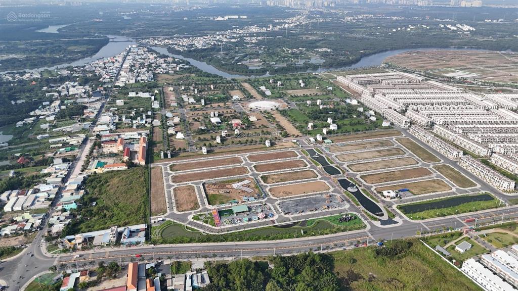 Khách cần tiền bán đất sài gòn village, 109m2, b1.35 3 tỷ, sổ sẵn, hướng đông bắc