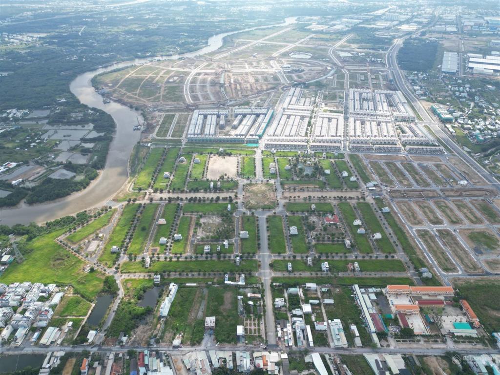 Khách cần tiền bán đất sài gòn village, 109m2, b1.35 3 tỷ, sổ sẵn, hướng đông bắc