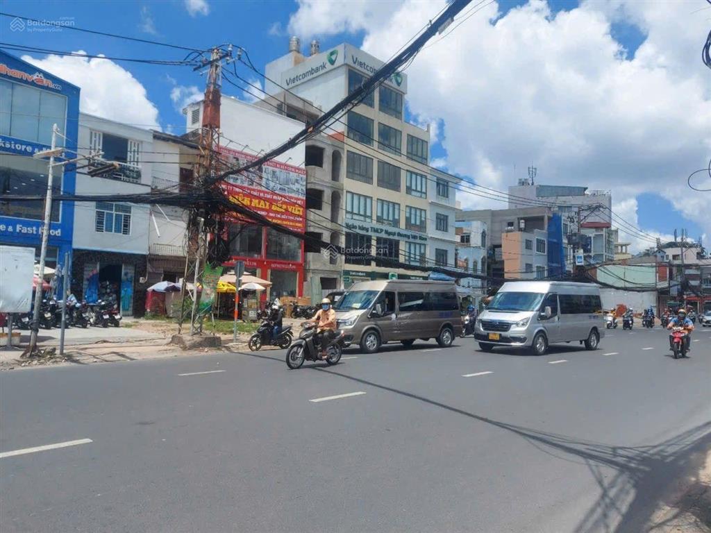 Cho thuê nhà mt trường chinh, dt 20m x 40m, tân bình