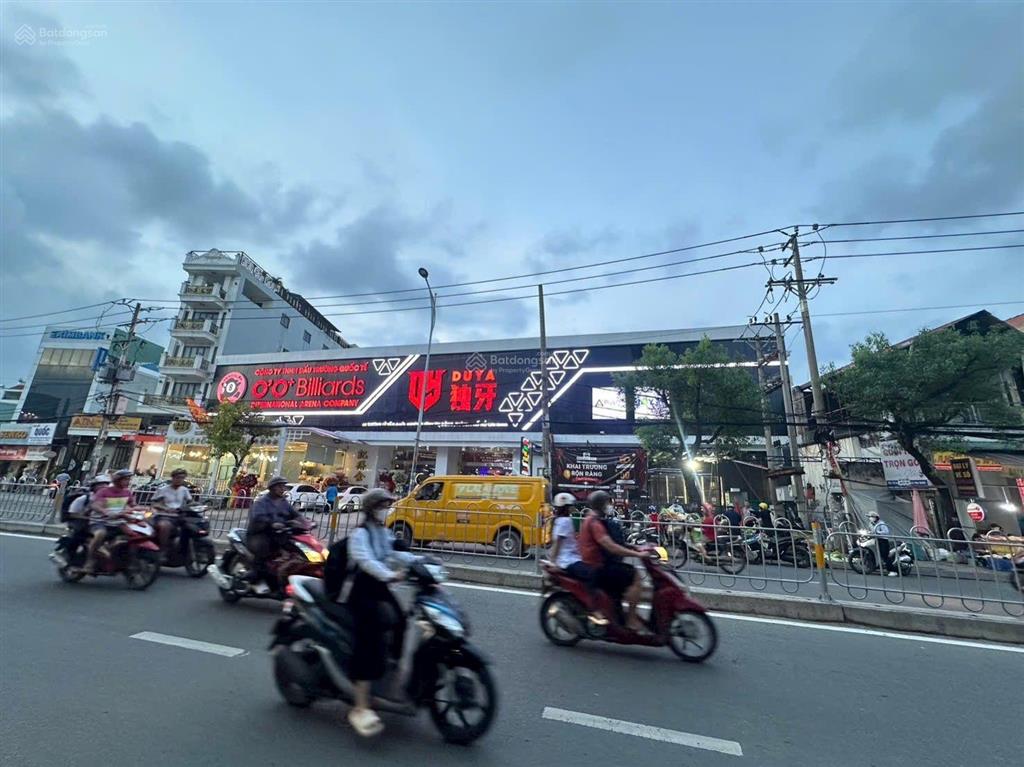 Cho thuê nhà mt lê văn quới, dt 40m x 50m, bình tân
