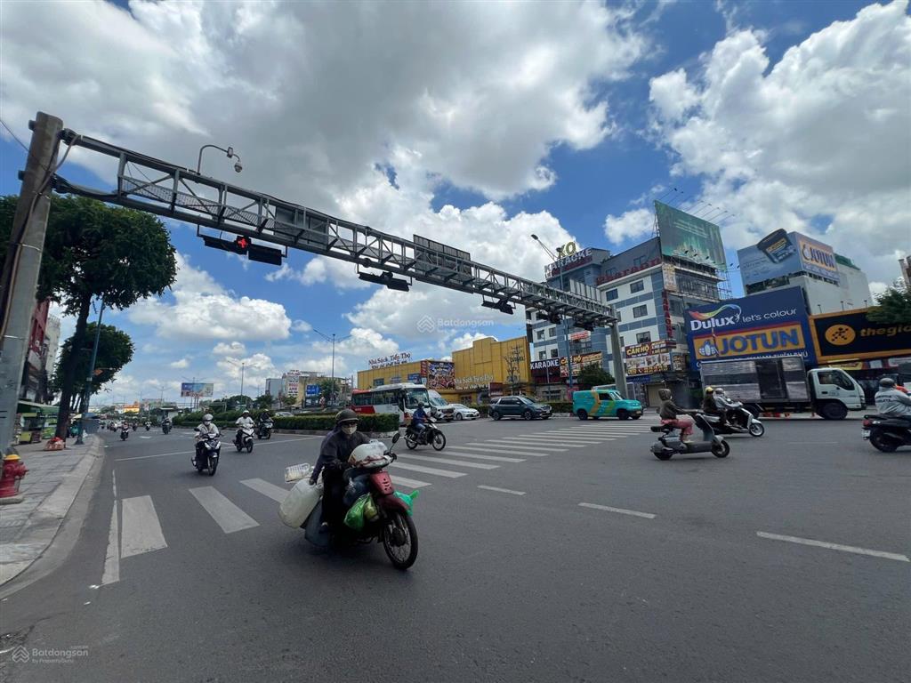 Cho thuê nhà mt trường chinh, dt 6m x 16m, 1 trệt, 2 lầu, quận 12