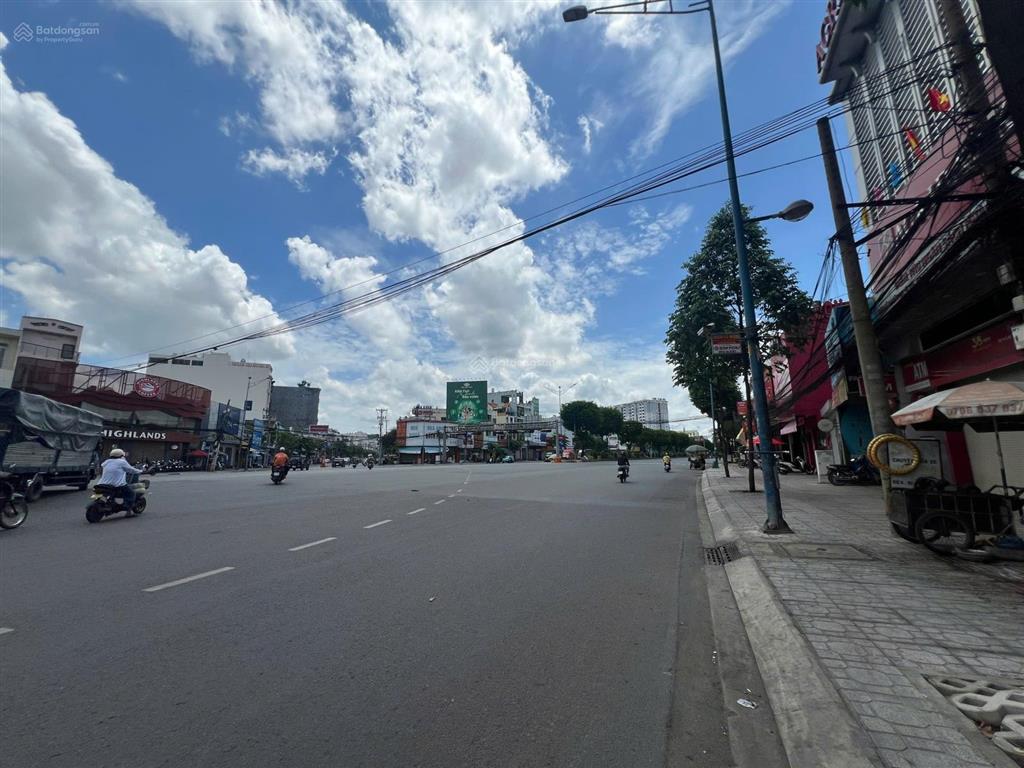 Cho thuê nhà mt trường chinh, dt 6m x 16m, 1 trệt, 2 lầu, quận 12