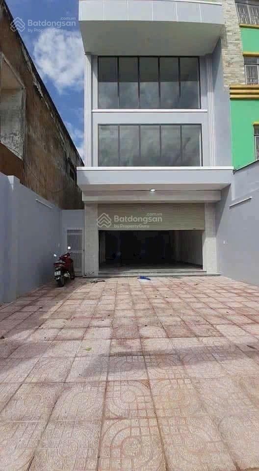 Cho thuê nhà mt quang trung, dt 8m x 28m, 1 trệt, 2 lầu, gò vấp