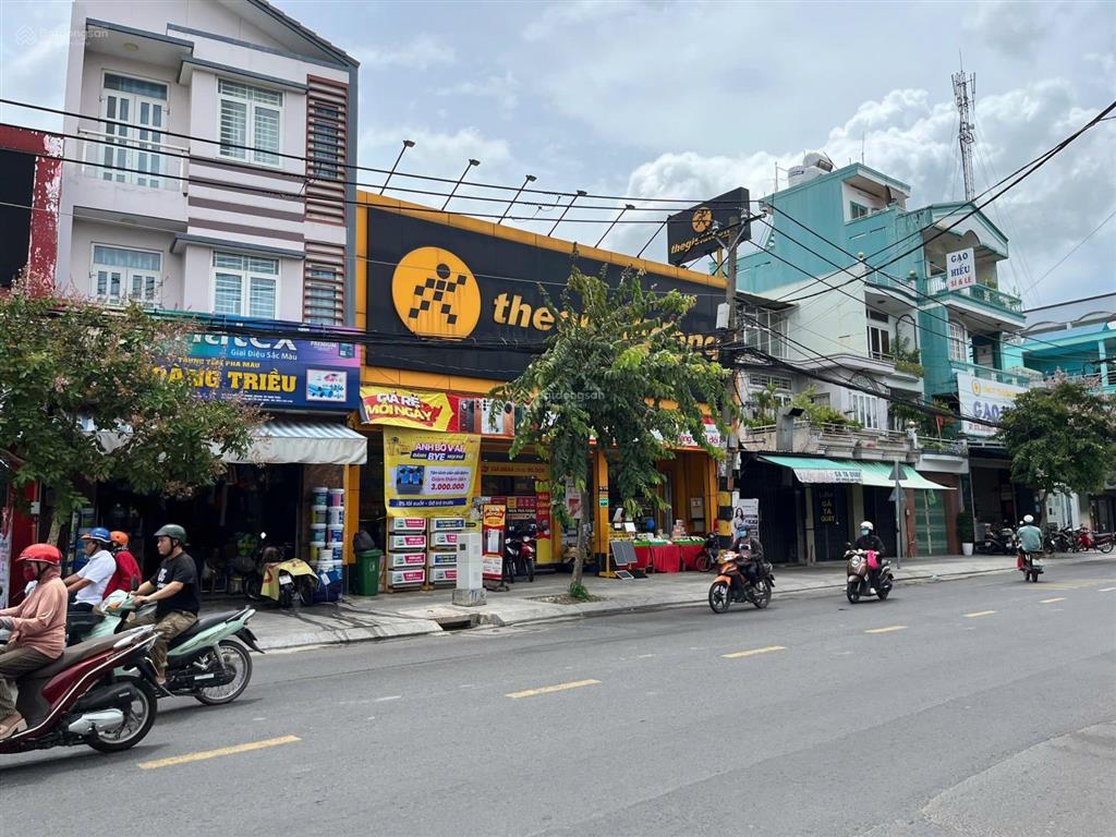 Cho thuê nhà mt quang trung, dt 10m x 15m, hóc môn