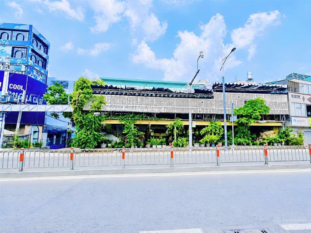 Cho thuê nhà góc 2mt dương bá trạc, dt 30m x 20m, 1 trệt, 1 lầu, quận 8