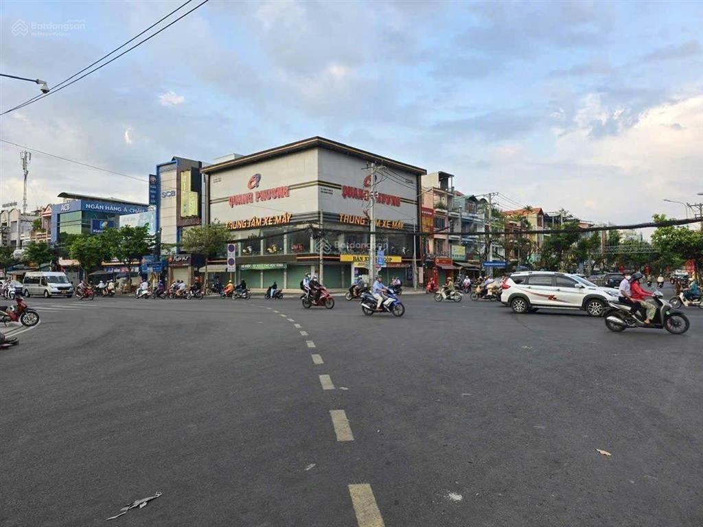 Cho thuê nhà góc 2mt phạm hùng, dt 16m x 16m, 1 trệt, 1 lầu, quận 8