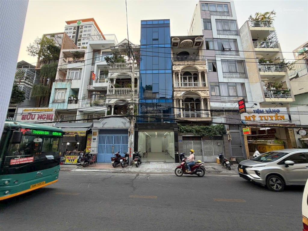 Cho thuê nhà mt nguyễn văn thương, dt 4m x 20m, 1 trệt, 5 lầu, bình thạnh