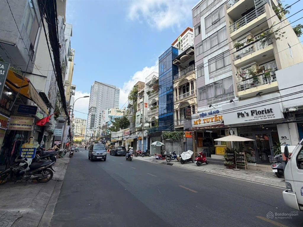 Cho thuê nhà mt nguyễn văn thương, dt 4m x 20m, 1 trệt, 5 lầu, bình thạnh