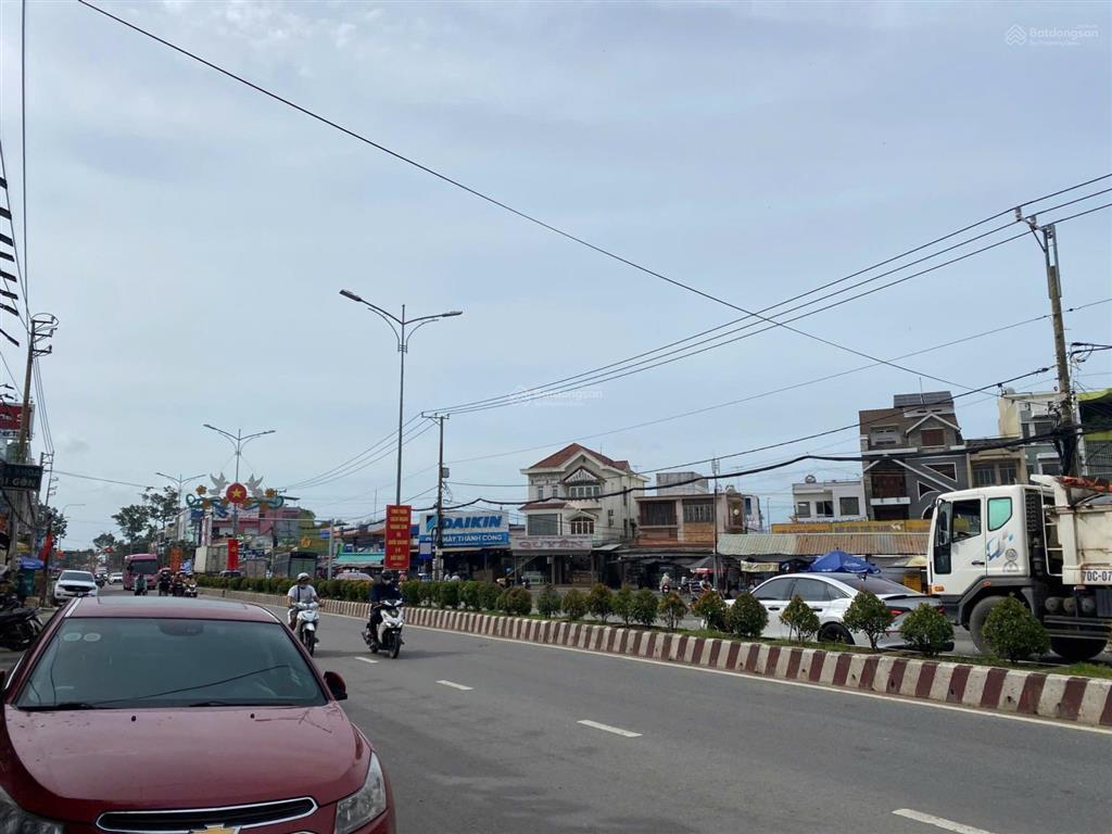 Cho thuê nhà mt quốc lộ 22b, dt 13m x 27m, tây ninh