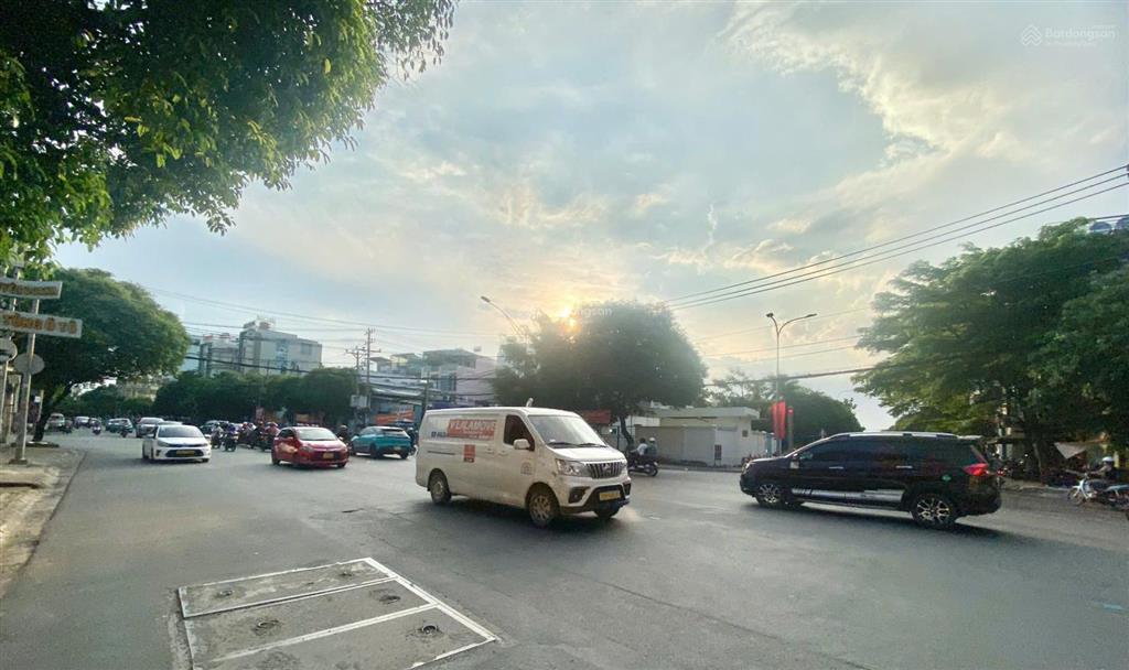 Cho thuê nhà góc 2mt chế lan viên, dt 8m x 21m, tân phú