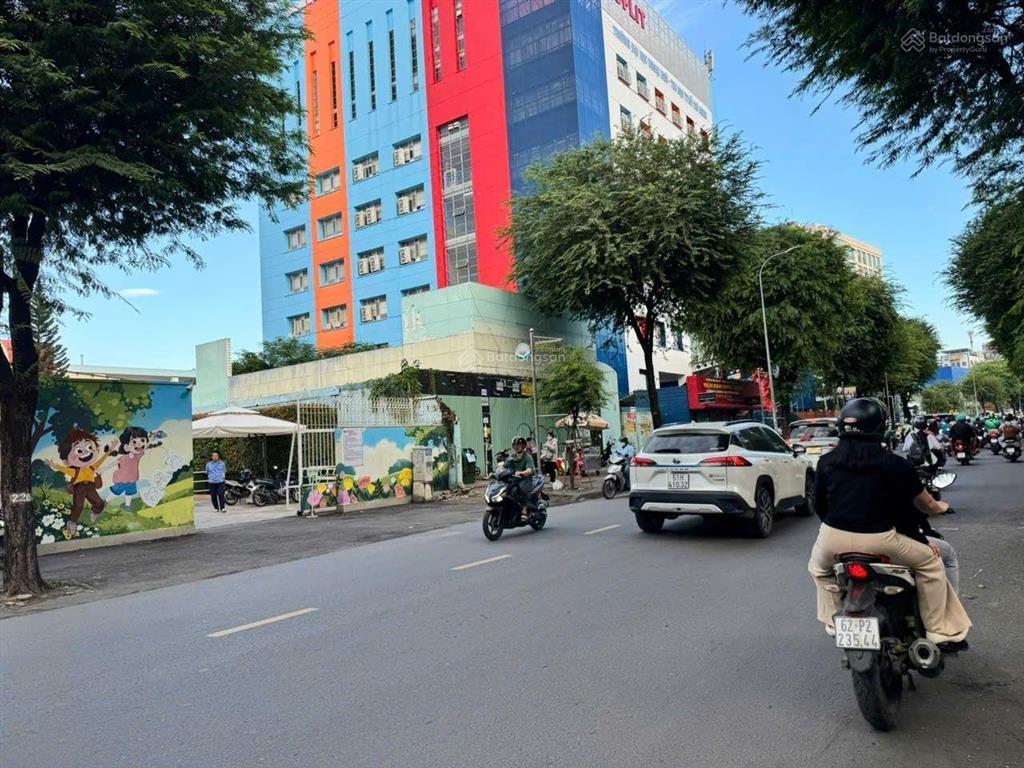 Cho thuê nhà mt sư vạn hạnh, dt 20m x 50m, quận 10