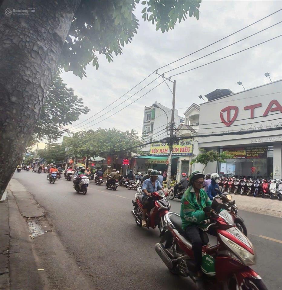 Cho thuê nhà mt tỉnh lộ 10, dt 20m x 40m, bình tân