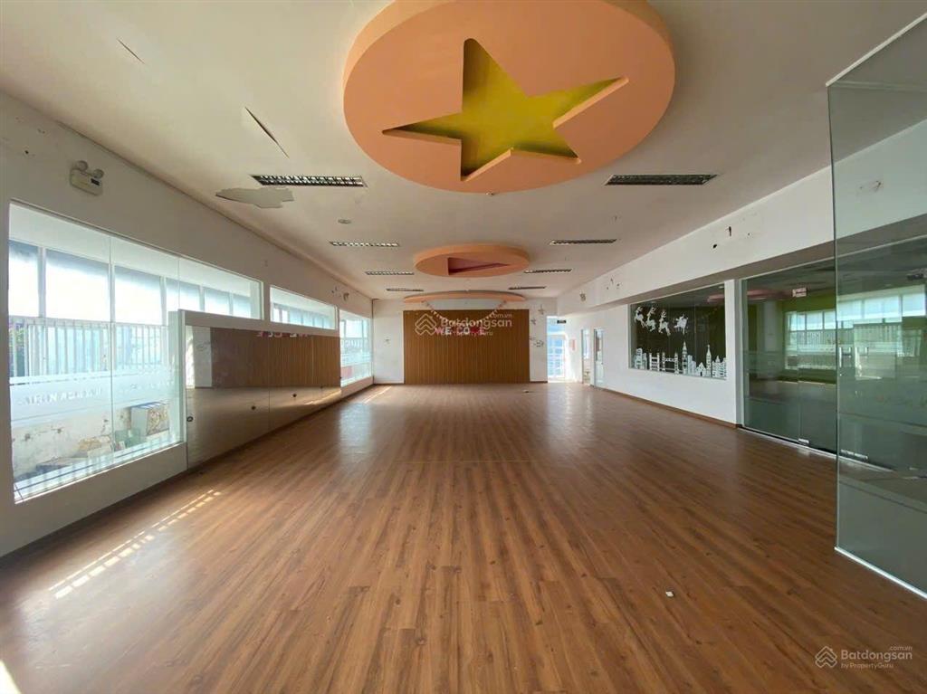 Cho thuê nhà 3mt hoàng việt, dt 40m x 25m, 1 trệt, 4 lầu, tân bình