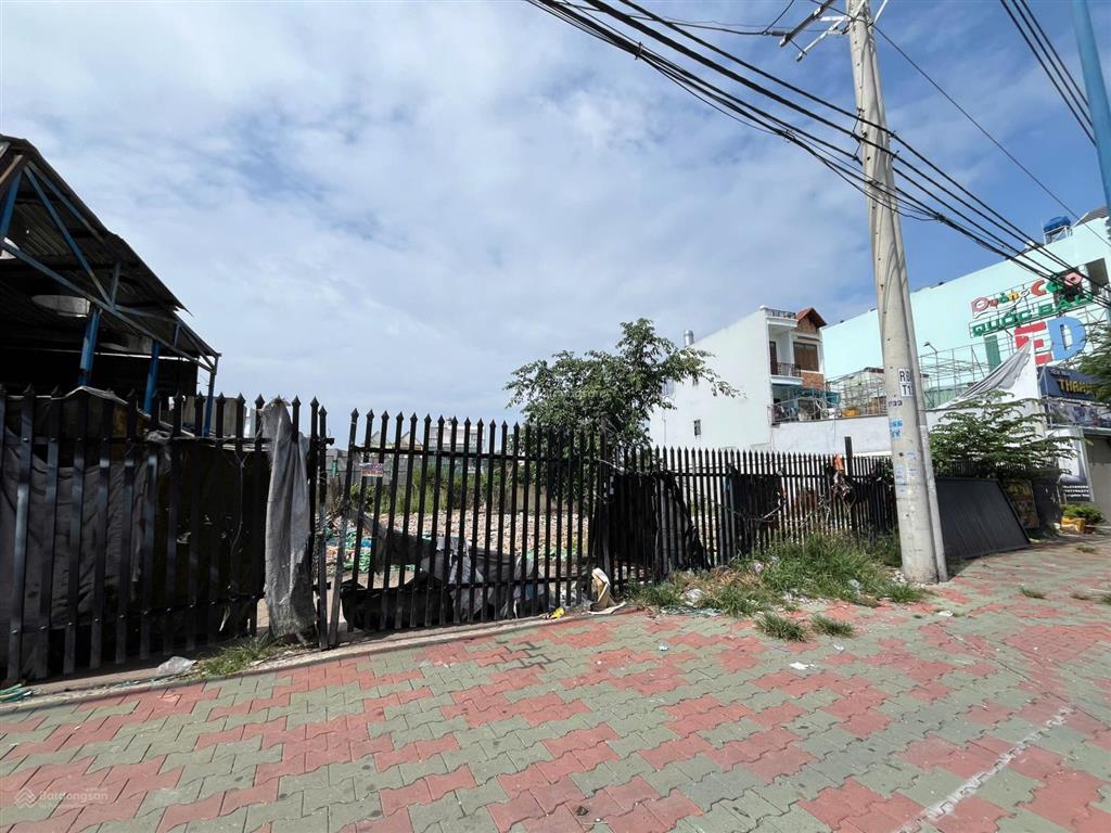 Cho thuê nhà mt đặng thúc vịnh, dt 32m x 27m, hóc môn