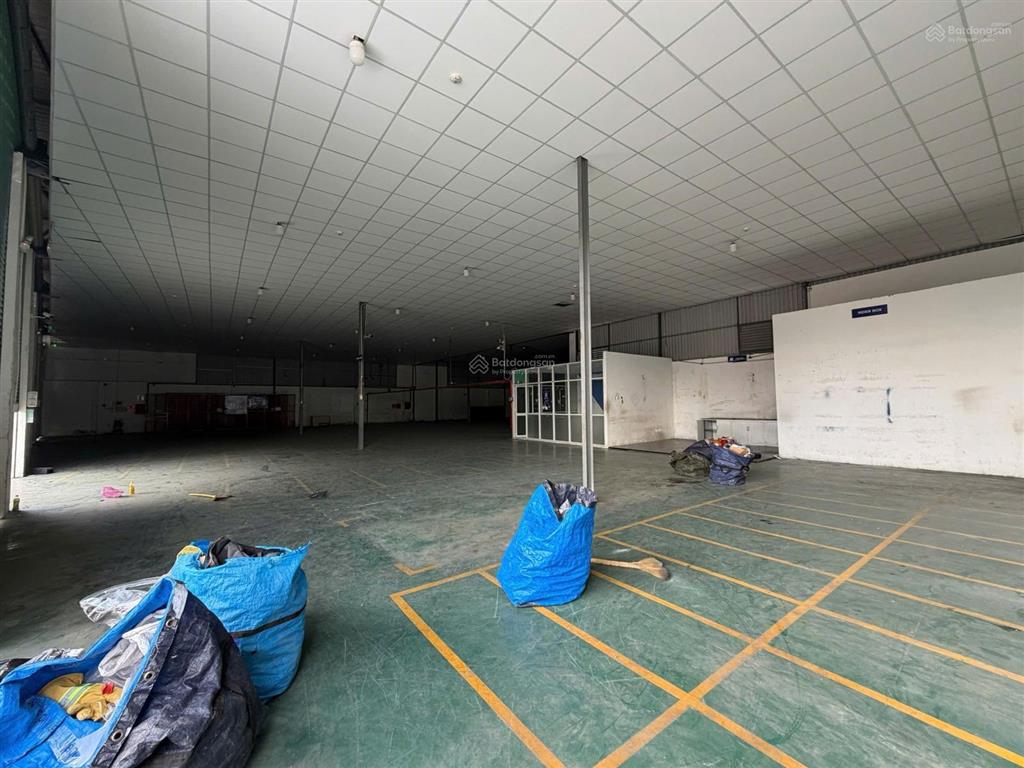 Cho thuê nhà mt đào trí, dt 35m x 28m, quận 7