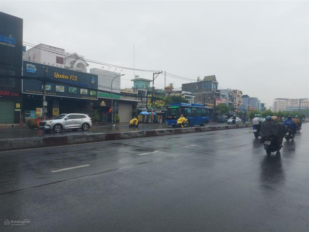 Cho thuê nhà mt huỳnh tấn phát, dt 30m x 50m, 1 trệt, 1 lầu, quận 7