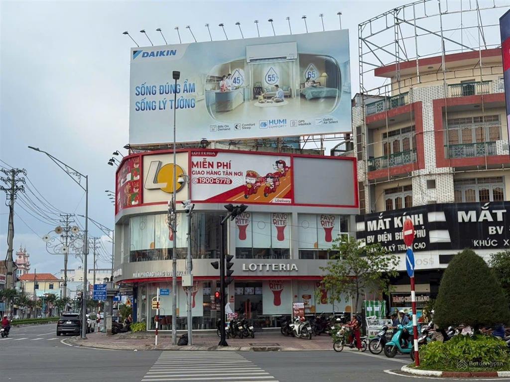 Cho thuê nhà góc 2mt hùng vương, dt 8m x 25m, 1 trệt, 1 lầu, long an