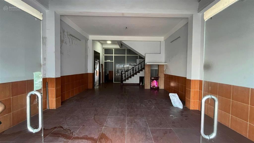 Cho thuê nhà mt hòa bình, dt 6m x 18m, 1 trệt, 4 lầu, tân phú
