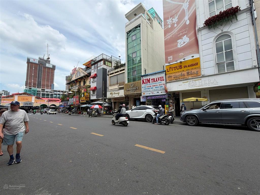 Cho thuê nhà mt thủ khoa huân, dt 8m x 10m, quận 1