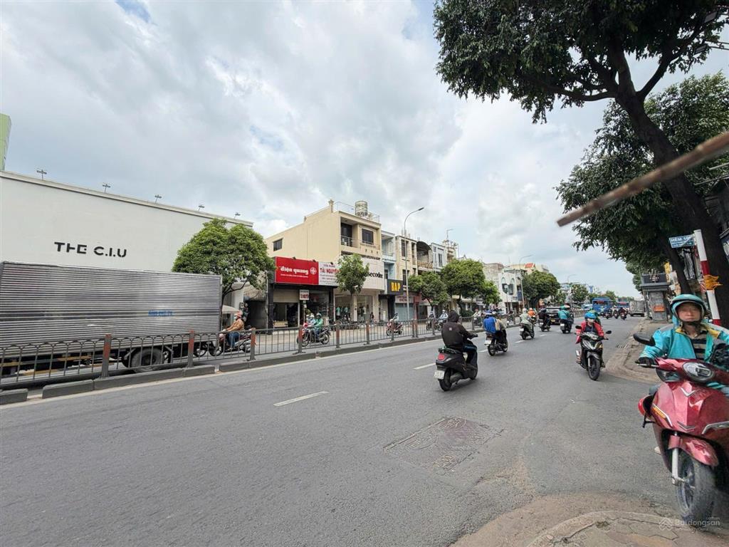 Cho thuê nhà mt quang trung, dt 4,5m x 17m, 1 trệt, 2 lầu, gò vấp