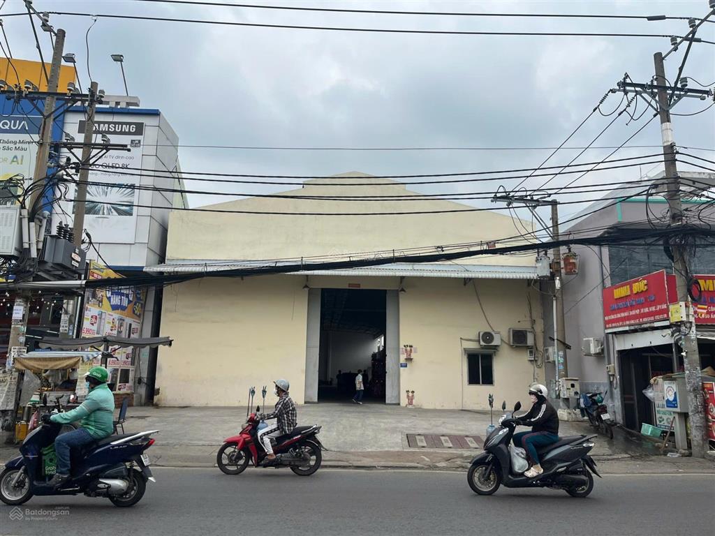 Cho thuê nhà mt quốc lộ 50, dt 15m x 67m, bình chánh