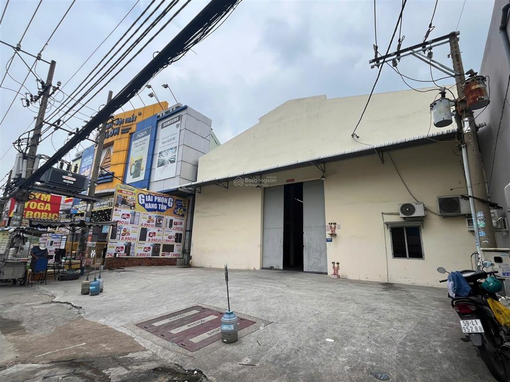 Cho thuê nhà mt quốc lộ 50, dt 15m x 67m, bình chánh
