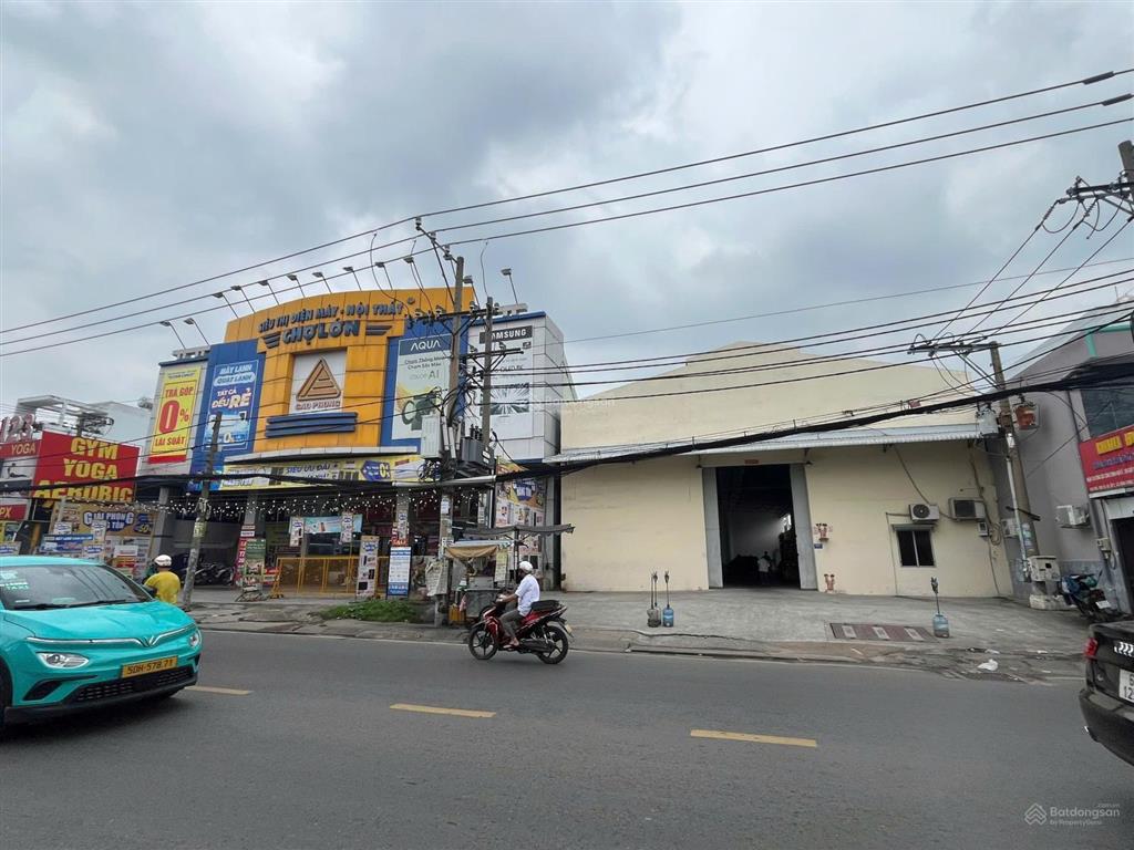 Cho thuê nhà mt quốc lộ 50, dt 15m x 67m, bình chánh