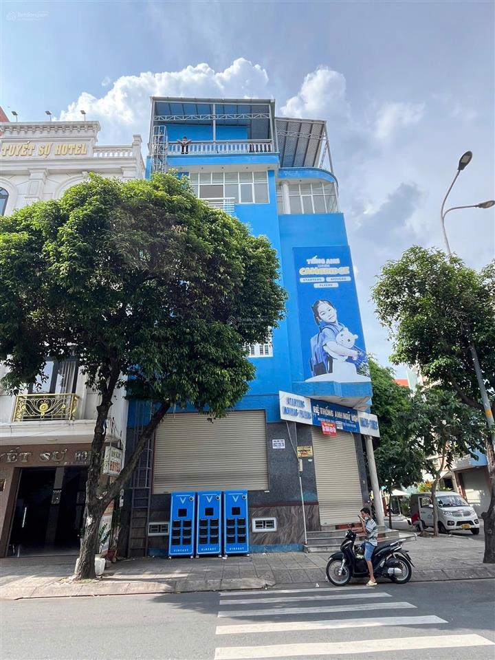 Cho thuê nhà góc 2mt trương vĩnh ký, dt 10m x 15m, 1 hầm, 4 lầu, tân phú
