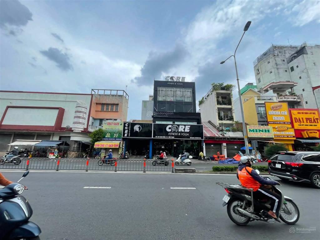 Cho thuê nhà mt bạch đằng, dt 9m x 23m, 1 trệt, 4 lầu, bình thạnh