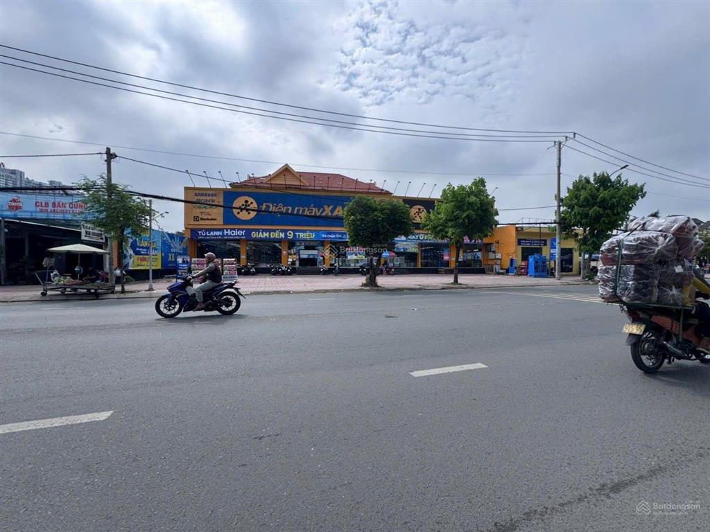 Cho thuê nhà mt huỳnh tấn phát, dt 35m x 42m, 1 trệt, 1 lầu, quận 7
