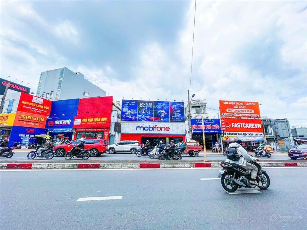 Cho thuê nhà 2mt võ văn ngân, dt 12m x 30m, 1 trệt, 2 lầu, thủ đức