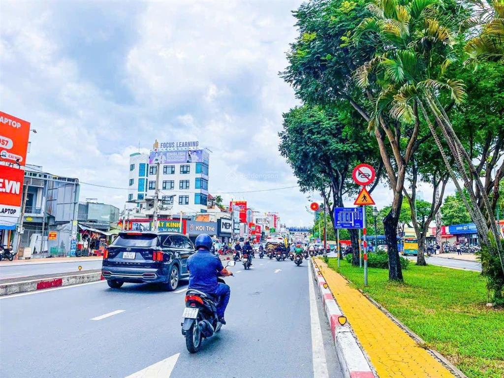 Cho thuê nhà 2mt võ văn ngân, dt 12m x 30m, 1 trệt, 2 lầu, thủ đức