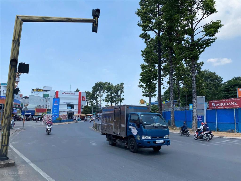 Cho thuê nhà mt võ văn ngân, dt 10m x 30m, 2 lầu, thủ đức