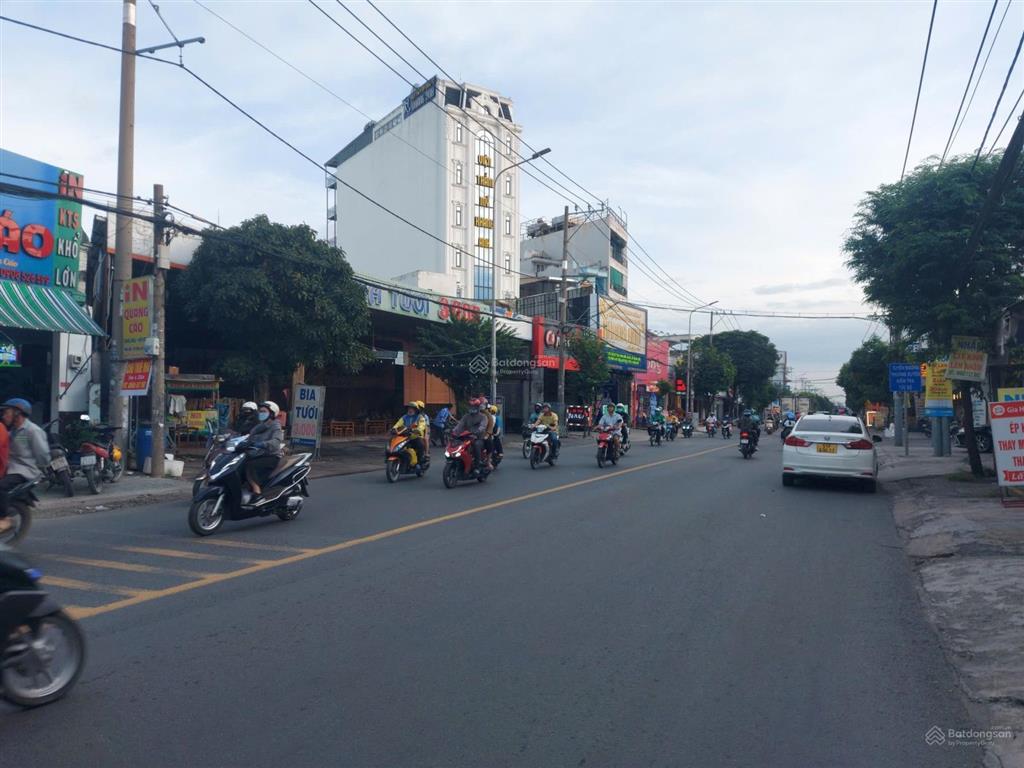 Cho thuê nhà góc 2mt lê văn khương, dt 9m x 18m, quận 12
