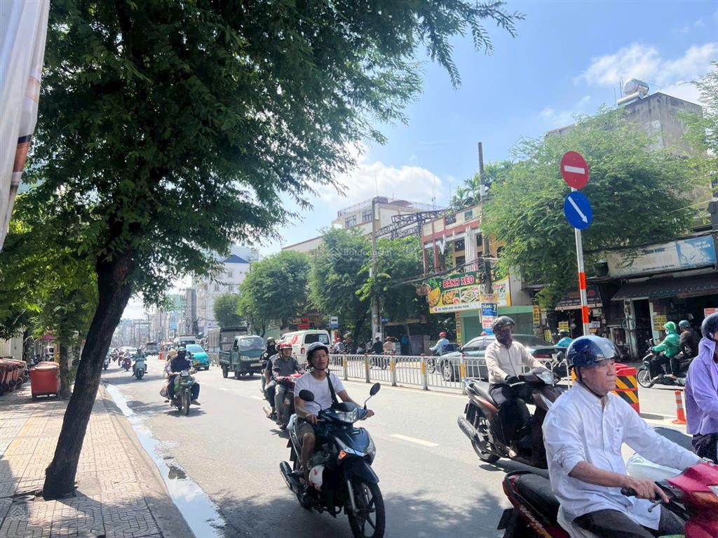 Cho thuê nhà mt trường chinh, dt 12m x 11m, tân bình