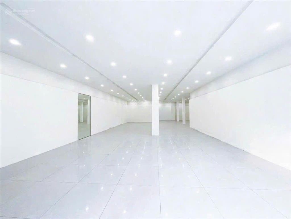 Cho thuê nhà góc 2mt quang trung, dt 8m x 20m, 1 trệt, 2 lầu, gò vấp