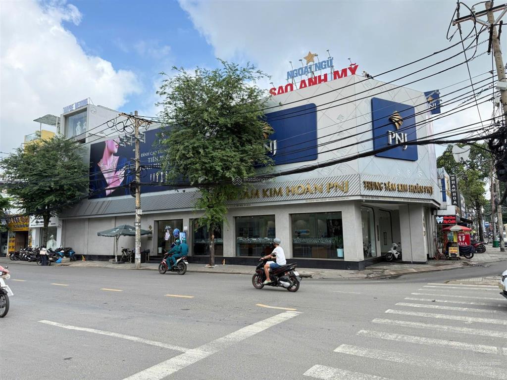 Cho thuê nhà góc 2mt lê văn thọ, dt 9m x 20m, 1 trệt, 1 lầu, gò vấp