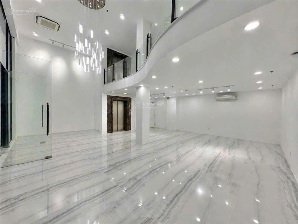 Cho thuê nhà mt bạch đằng, dt 10m x 15m, 1 hầm, 6 lầu, tân bình