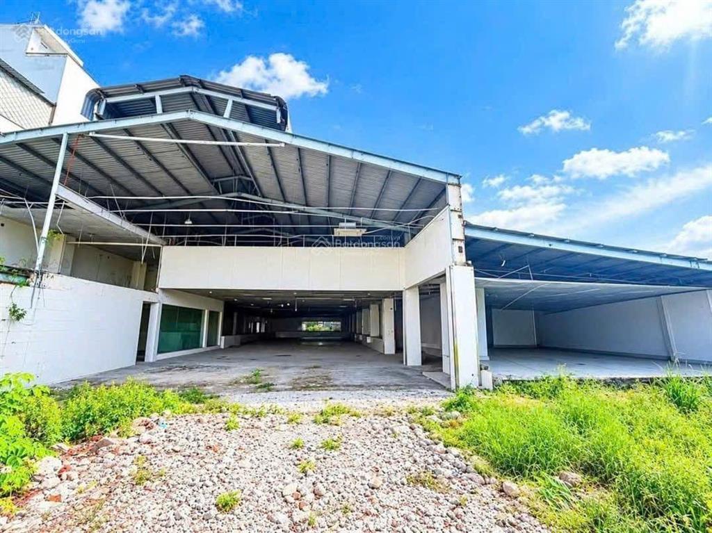 Cho thuê nhà mt lê đức thọ, dt 30m x 100m, gò vấp