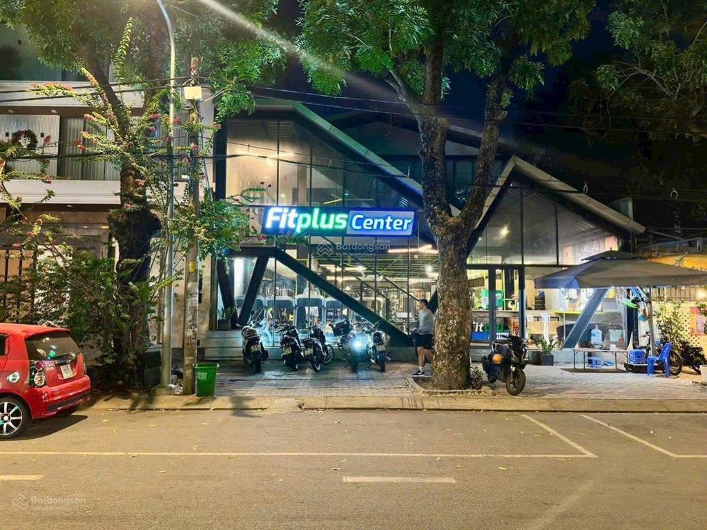 Cho thuê nhà mt đường số 65, dt 12m x 20m, 1 trệt, 1 lầu, quận 7